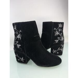 Kenneth Cole Black Velvet Embroidered Witchy Boho Gothic Dark Academia Boots 7.5